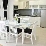 Apartment Domalu Old Town *
